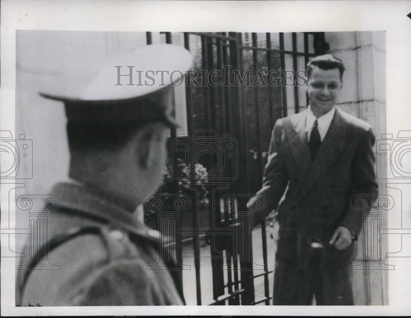 Load image into Gallery viewer, 1947 Press Photo Soviet ambassador toChile Dmitri Zhukov at Santiago Chile
