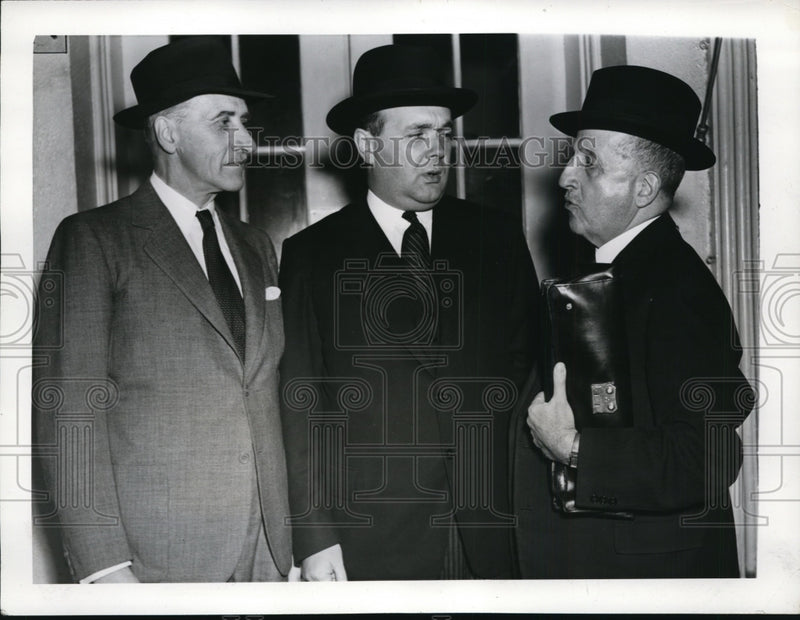 Load image into Gallery viewer, 1941 Press Photo Count Robert Vander Straten Ponthoz of Belgium - nep00199
