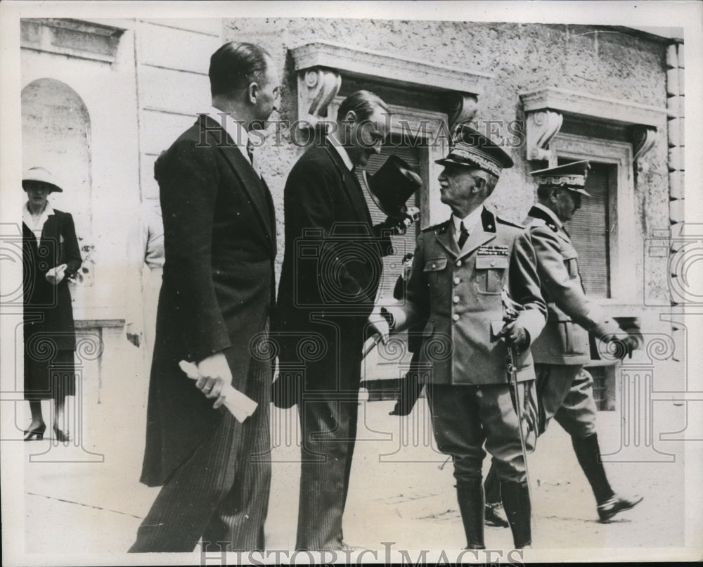 1937 Press Photo King Victor Emmanuel of Italy greets German ambassador
