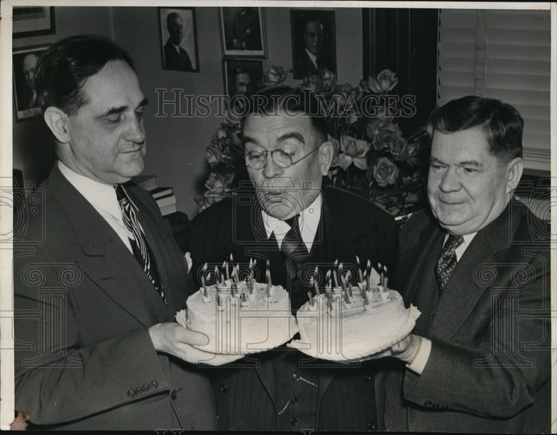 Load image into Gallery viewer, 1941 Press Photo Senator Frederick Van Nuys of IND 67th birthday - nep00224
