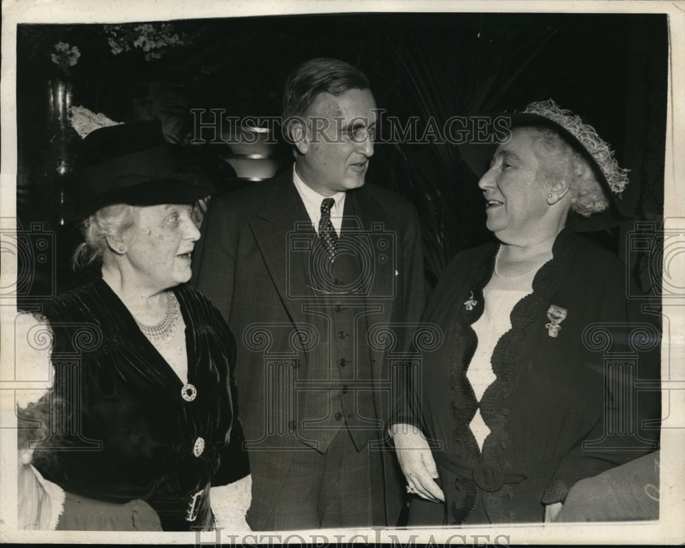 1939 Press Photo Mrs Arthur Sutcliffe, Asst Navy Secretary Charles Edison