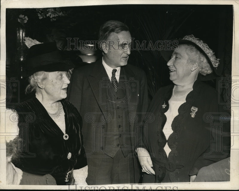 Load image into Gallery viewer, 1939 Press Photo Mrs Arthur Sutcliffe, Asst Navy Secretary Charles Edison
