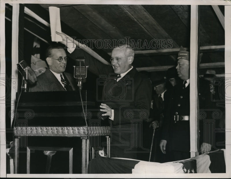Load image into Gallery viewer, 1936 Press Photo Kansas Governor Alf Landon, Frank Fitzgerald of MI - nep00524
