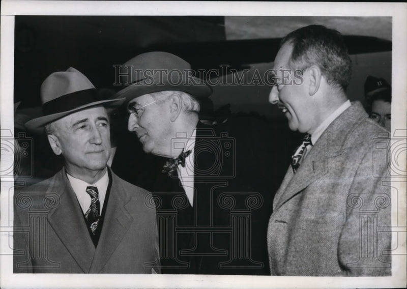 Load image into Gallery viewer, 1947 Press Photo MI Senator Arthur Vandenberg,Secy of State James Byrnes
