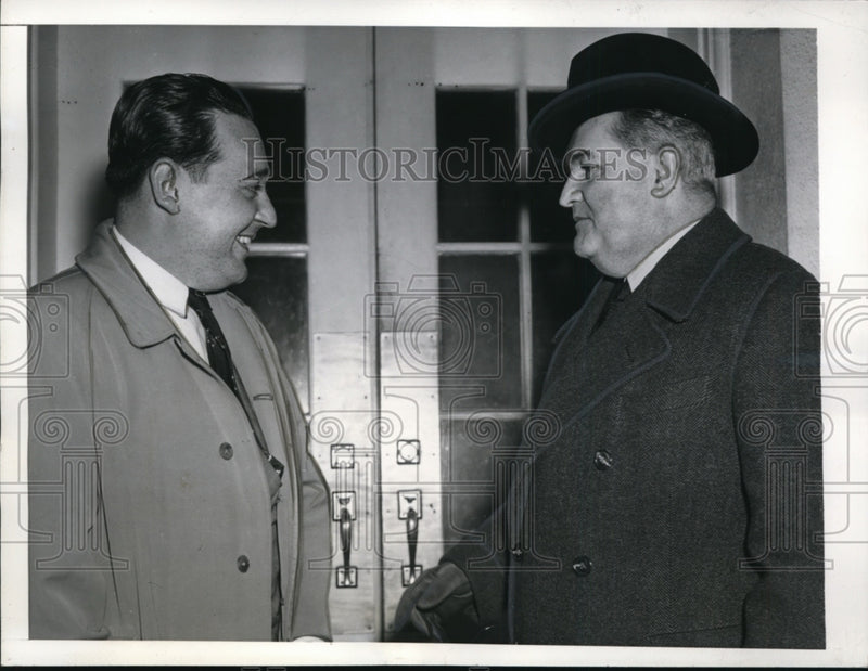 Load image into Gallery viewer, 1942 Press Photo Luthero Vargas &amp; Brazil ambassador Carlos Martins - nep00793
