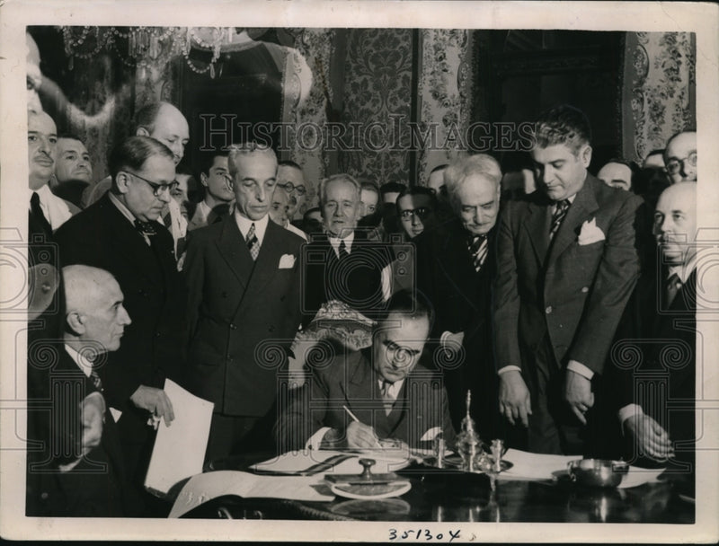 Load image into Gallery viewer, 1936 Press Photo Brazilian President Gethulio Vargas &amp; his Congress - nep00795
