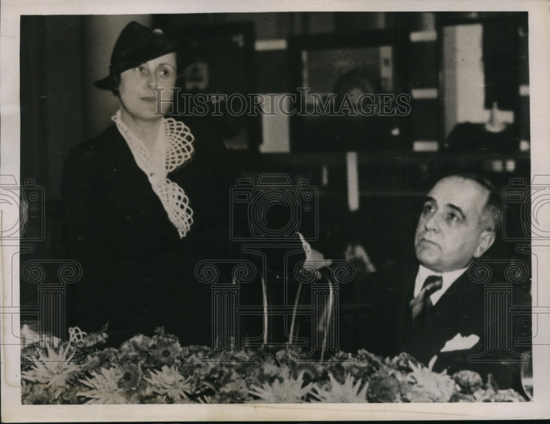 Load image into Gallery viewer, 1936 Press Photo Brazilian President Gethulio Vargas &amp; Bertha Lutz in Rio
