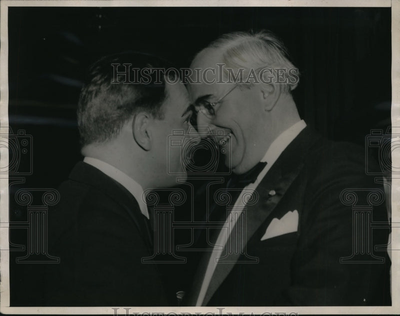 Load image into Gallery viewer, 1939 Press Photo Senator Arthur Vandenberg of Michigan &amp; NY DA Thomas Dewey
