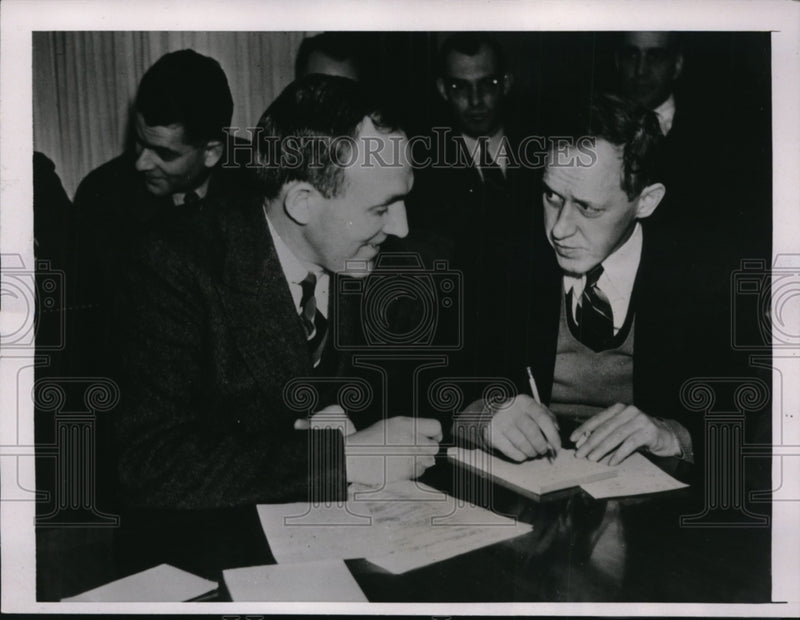 Load image into Gallery viewer, 1937 Press Photo WPA admin Harry Hopkins &amp; Louisville Mayor Neville Miller
