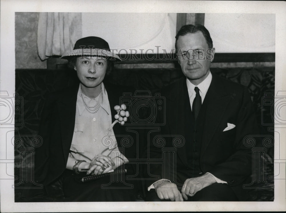 1947 Press Photo US Minister to Canada Norman Armour & wife in NYC - nep00900