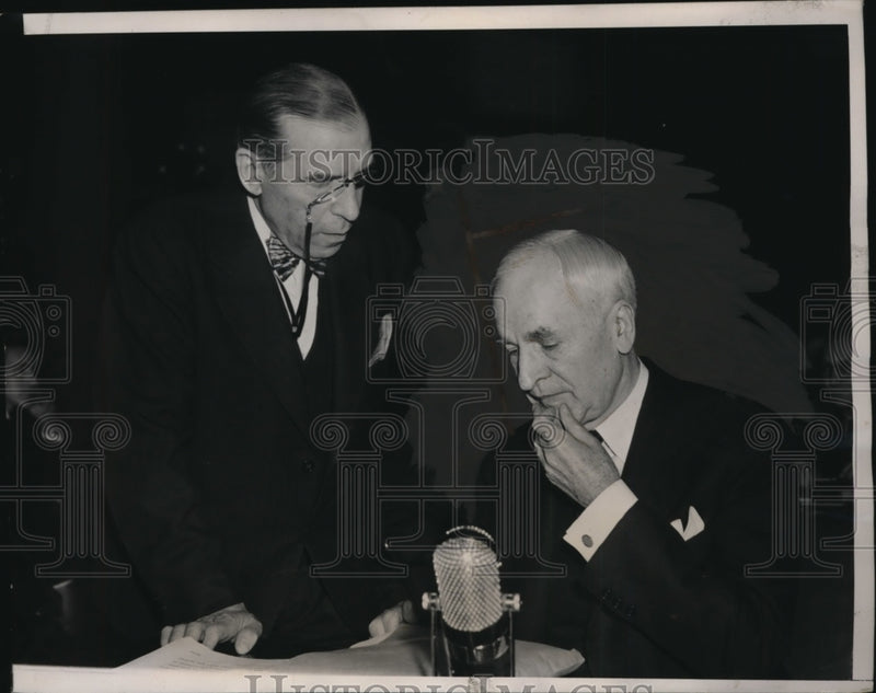 Load image into Gallery viewer, 1941 Press Photo Secretary of State Cordell Hull &amp; Rep Sol Bloom of NY
