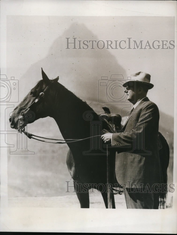 Load image into Gallery viewer, 1934 Press Photo Homer S Cummings Attorney General goes for horse ride
