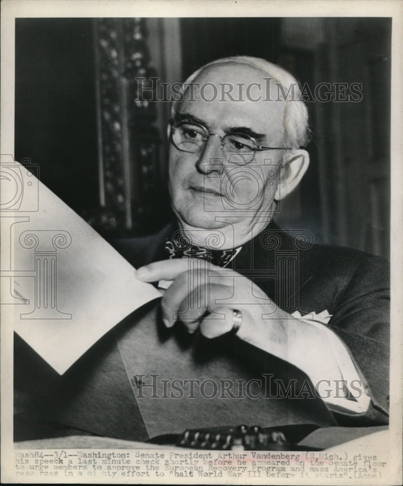 Load image into Gallery viewer, 1948 Press Photo Michigan Senator Arthur Vandenburg in Washington DC - nep01209
