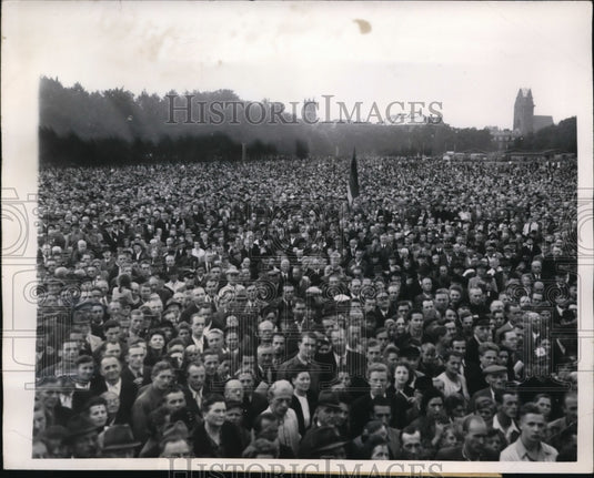 1949 Press Photo Hannover rally crowds for Dr Kurt Schumacher in Germany