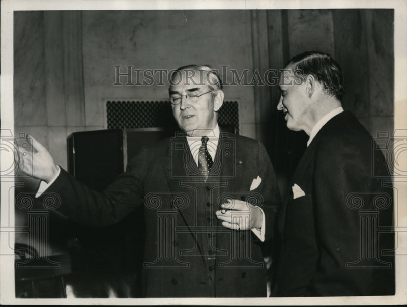 Load image into Gallery viewer, 1939 Press Photo Harry L Hipkins, Senator Arthur Vandenburg of Michigan
