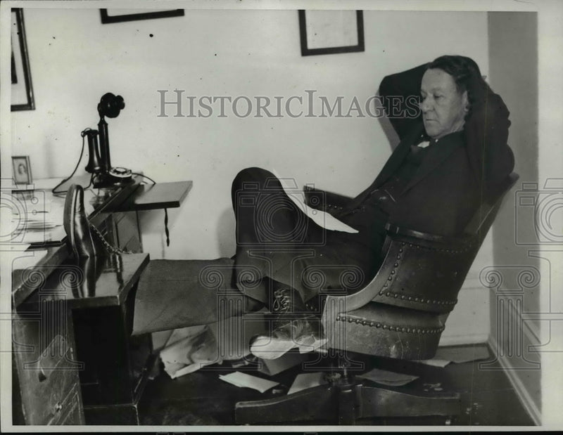 Load image into Gallery viewer, 1932 Press Photo Rep Tilman Parks of Arkansas trys to balance budget - nep01444
