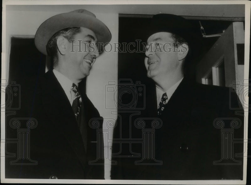 Load image into Gallery viewer, 1947 Press Photo Robert Hanneran, Attorney General Tom Clark at White House
