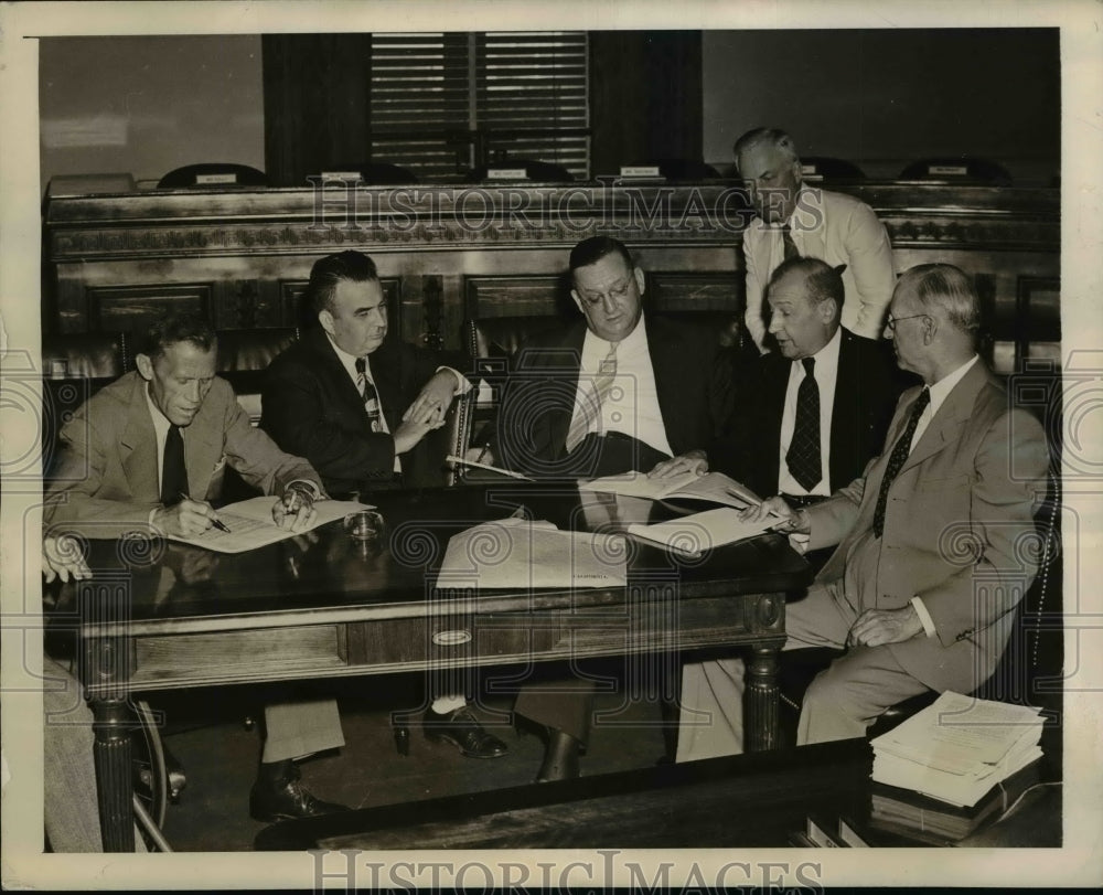 1945 Press Photo Interstate, Foreign Commerce committee Reps J Priest,G Sadowski