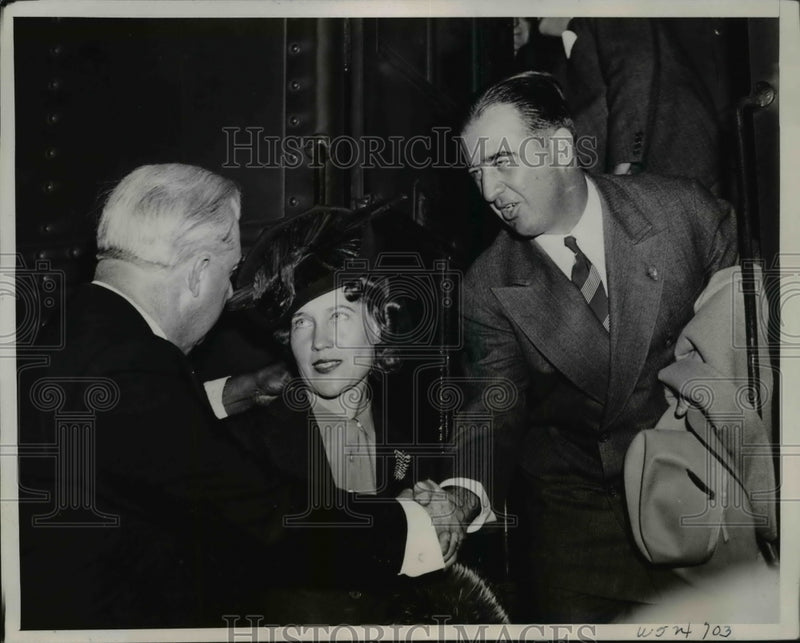 Load image into Gallery viewer, 1939 Press Photo Former KY Governor &amp; Mrs Chandler &amp; Senate Sgt at Arms C Jurney
