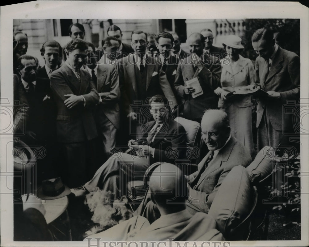 1938 Press Photo Treasury Secretary Henry Morgenthau Jr in Paris - nep01830