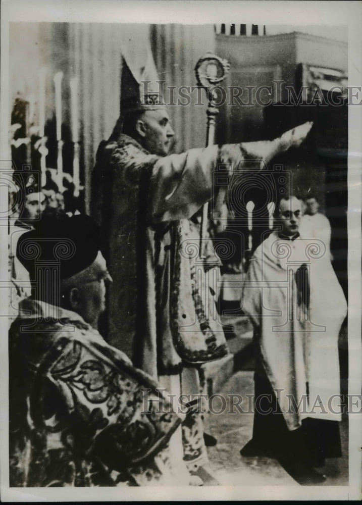 1938 Press Photo Bishop Konrad von Oreysing at Berlin Germany church - nep02188
