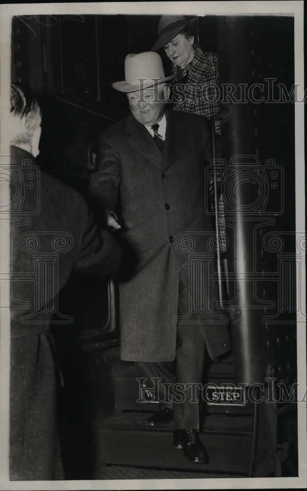 Load image into Gallery viewer, 1938 Press Photo Vice President &amp; Mrs John Nance Garner arrive in Washington DC
