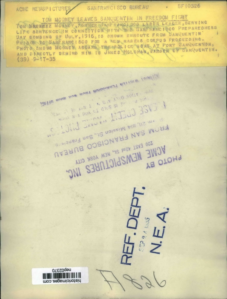 1935 Press Photo Tom Mooney leaves San Quentin prison with Warden J Holdman