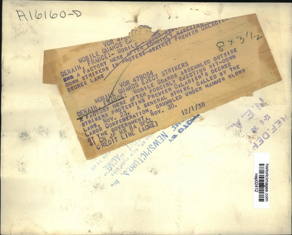 1938 Press Photo Denain France mobile guards & sit down strikers at a factory