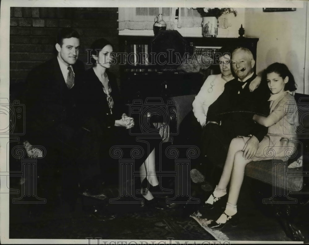 1932 Press Photo VP John N Garner & family on election night at Texas home