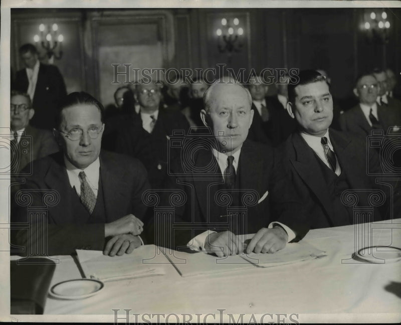 Load image into Gallery viewer, 1932 Press Photo Railway Employees union Bert Jeweell, DB Robertson, GM Harrison
