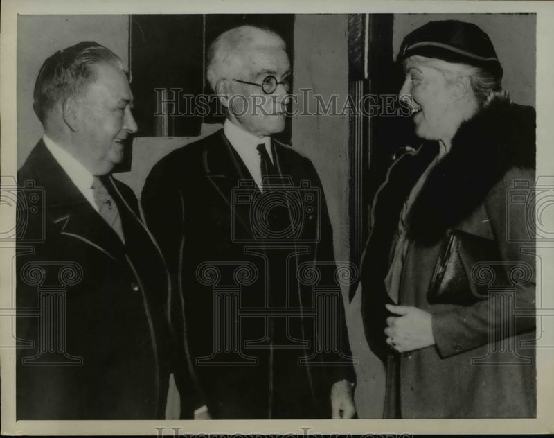 Load image into Gallery viewer, 1953 Press Photo Mrs John Sheppard, Ex Lt Giv Tom Conway of NY - nep02605
