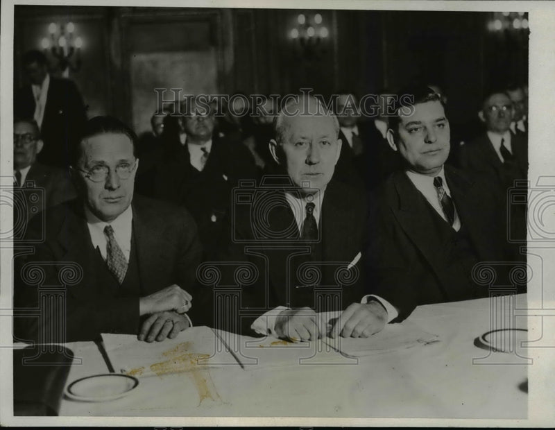 Load image into Gallery viewer, 1932 Press Photo Bert Jewell, David Robertson, George Harrison Railway reps
