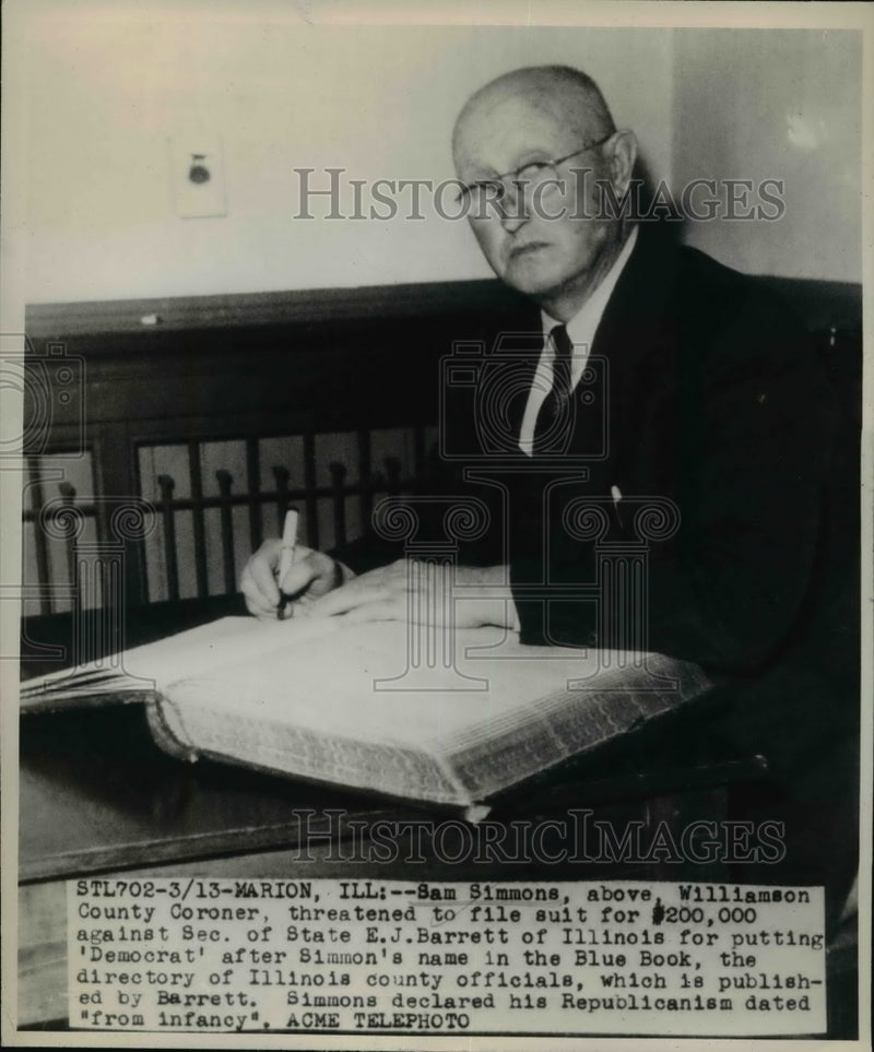 Load image into Gallery viewer, 1947 Press Photo Sam Simmons Williamson county Illinois coroner - nep02725
