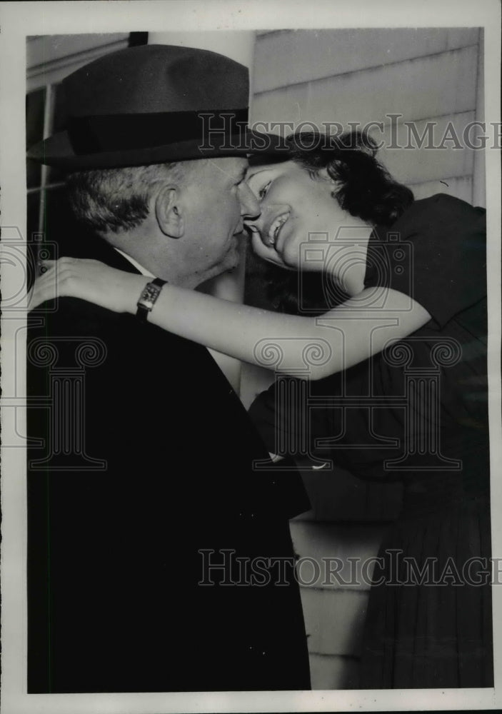 Load image into Gallery viewer, 1940 Press Photo Montana Senator Burton K Wheeler &amp; daughter in DC - nep02820
