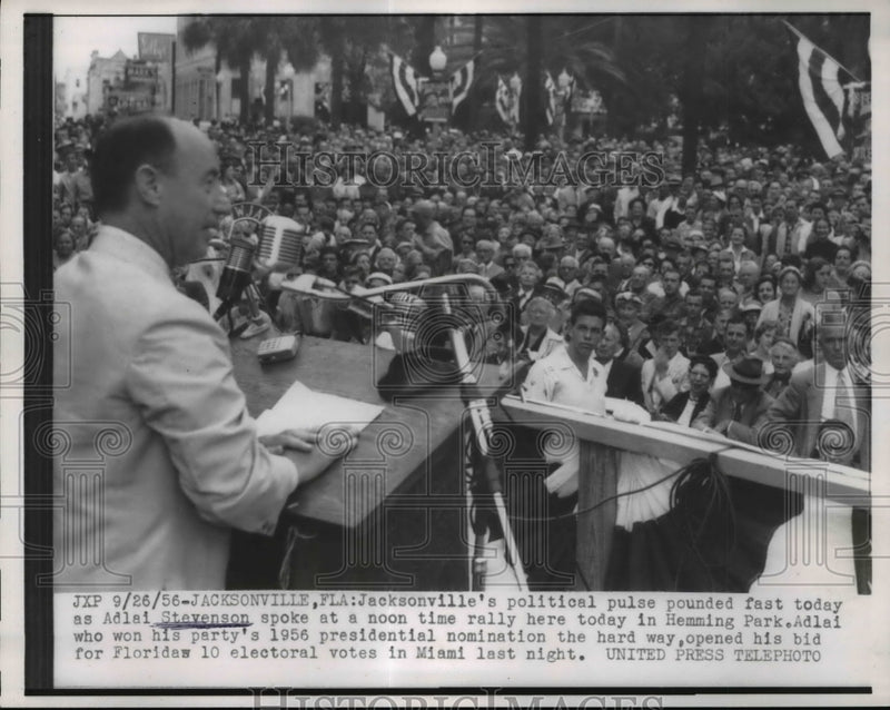Load image into Gallery viewer, 1956 Press Photo Democratic Presidential candidate Adlai Stevenson - nep02986
