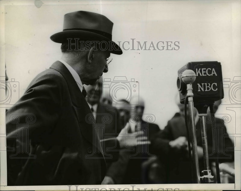 Load image into Gallery viewer, 1937 Press Photo General Charles Gates Dawes former US VP in LA - nep03041
