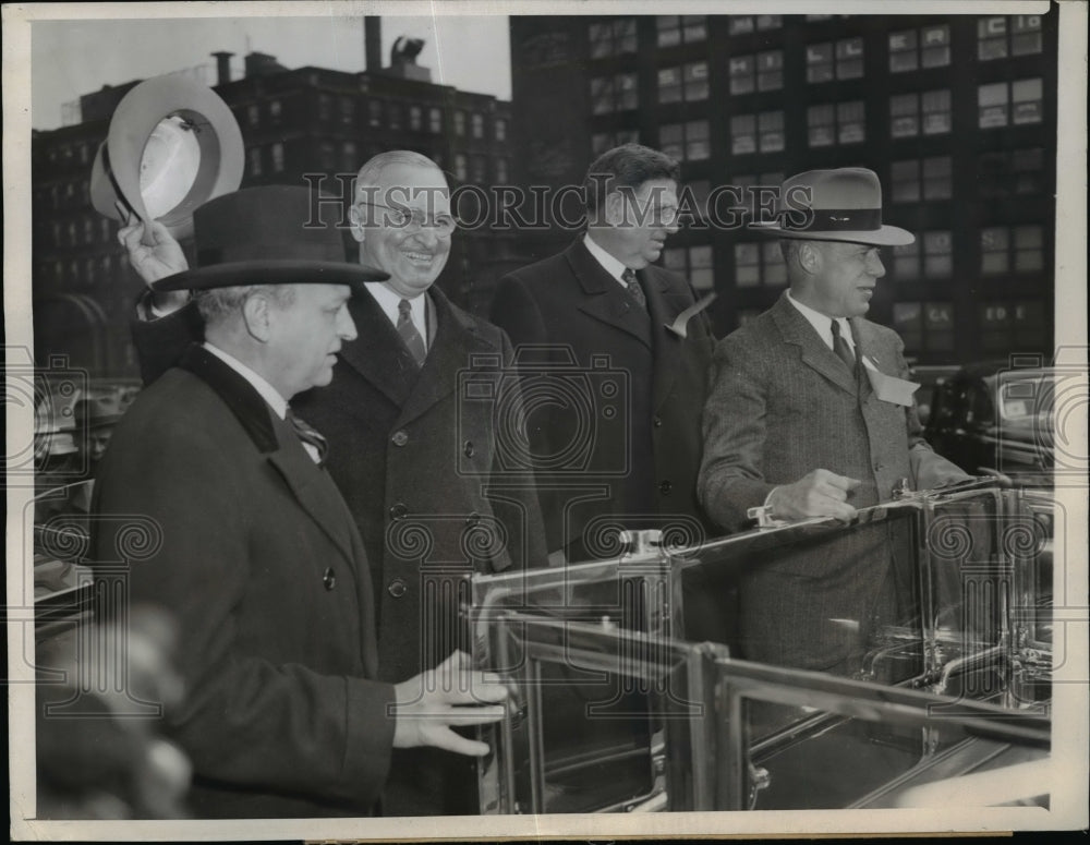 1946 Press Photo President Harry Truman, Sen Scott Lucas of Ill, Chicago Mayor