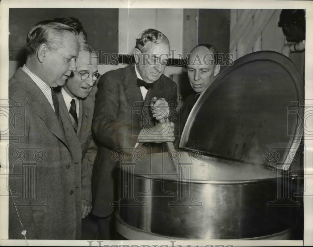 1941 Press Photo Senator Harry Truman of Mo, C Wallgren of WA, Conally of TX