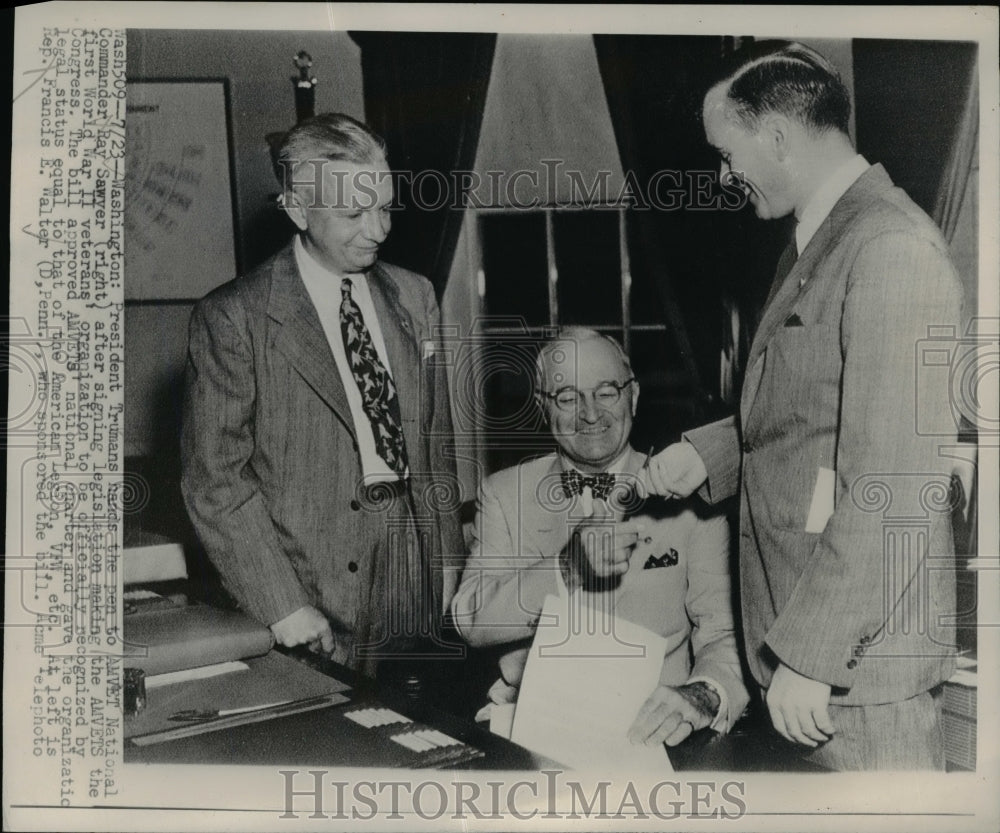 1947 Press Photo President Truman, AMVET Cmdr Ray Sawyer, Rep F Walter