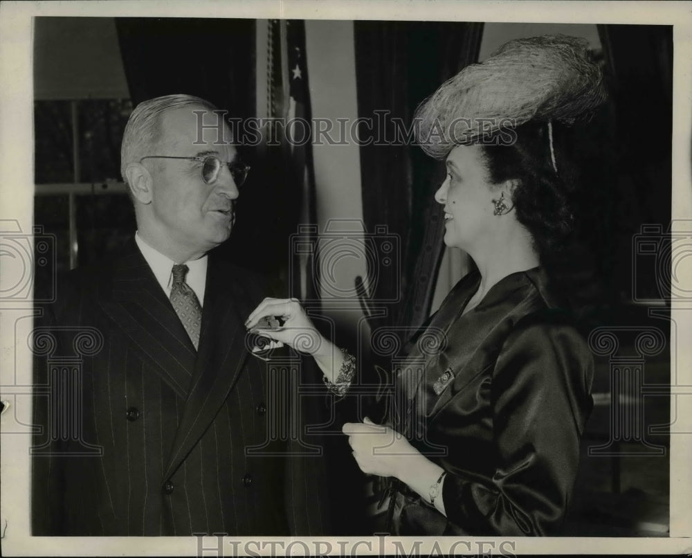 1946 Press Photo President Truman & Mrs Walter G Craven American Legion Aux