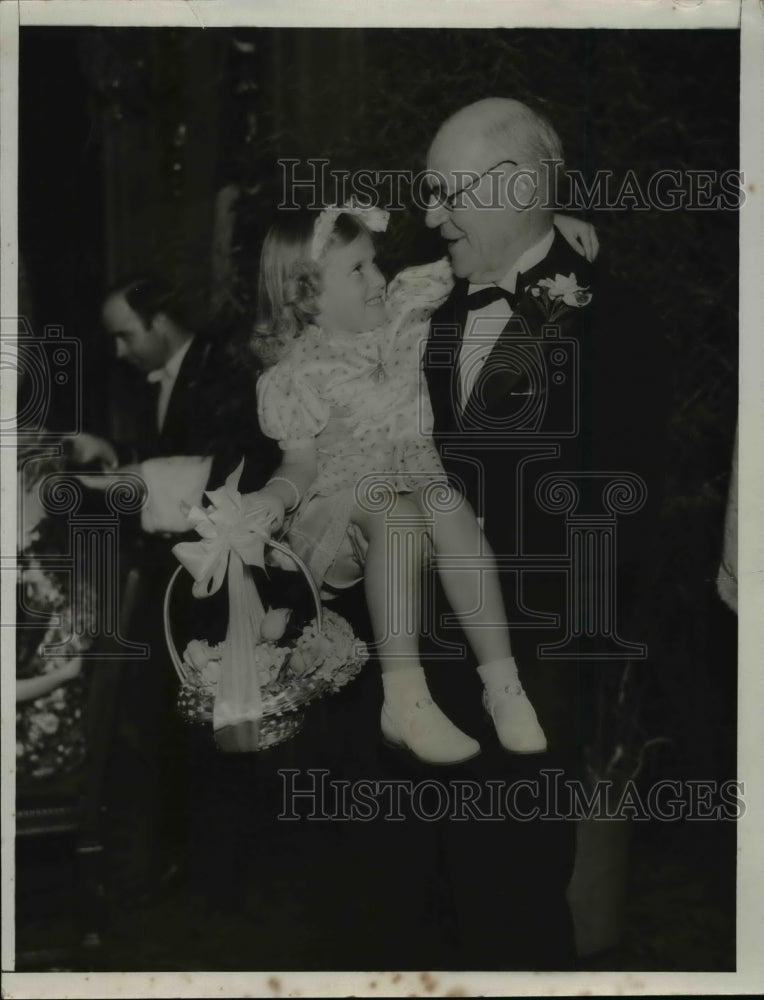 1933 Press Photo Ohio Governor White & child Garrity at a conference - nep03433