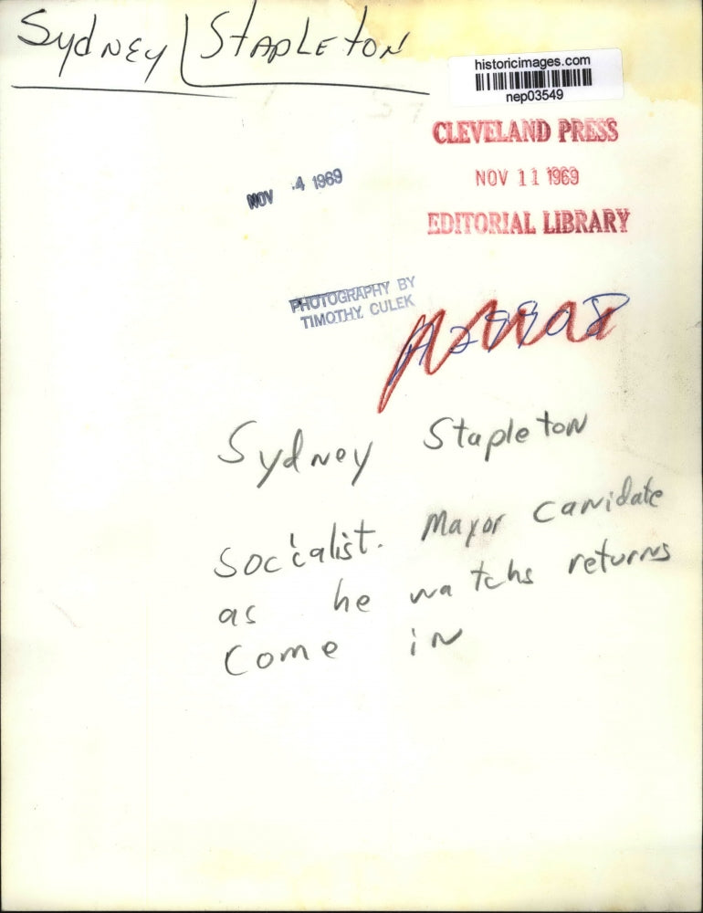 Load image into Gallery viewer, 1969 Press Photo Socialist Mayor Candidate Sydney Stapleton - nep03549
