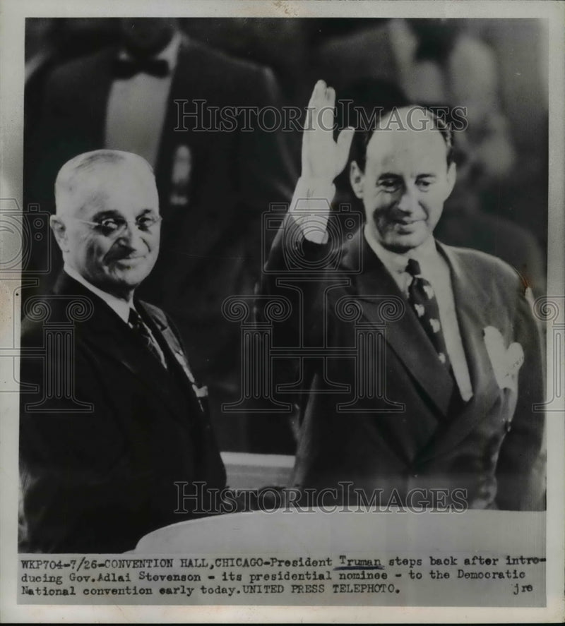 Load image into Gallery viewer, 1952 Press Photo President Truman steps back after introducing Adlai Stevenson
