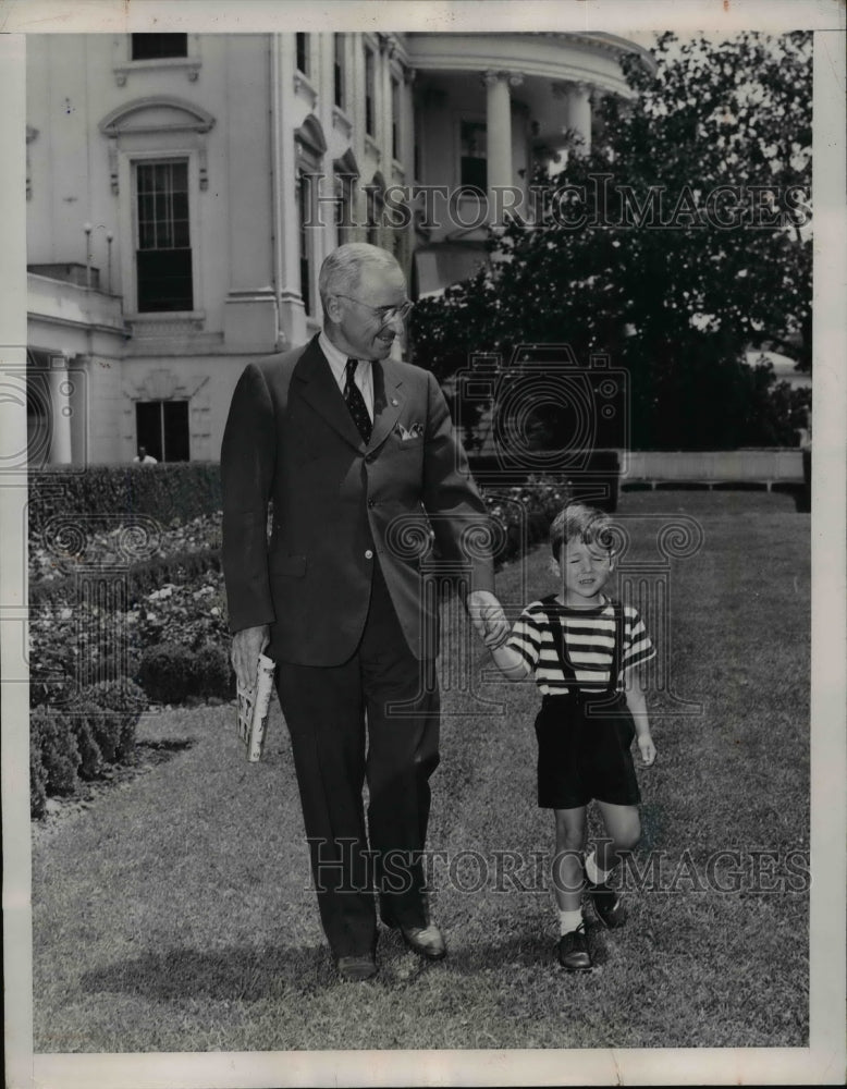 1947 Press Photo President Truman Takes Theodore Roosevelt IV In A Tour
