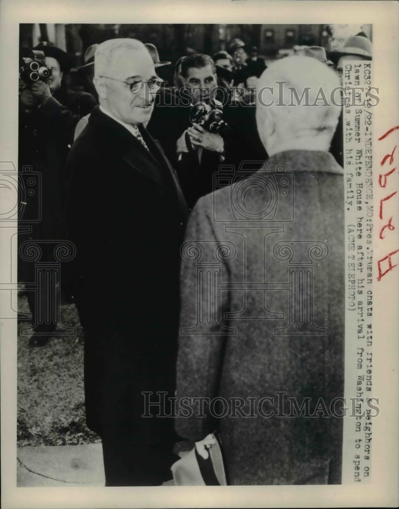 1948 Press Photo Truman Chats With Friends And Neighbors At Summer White House
