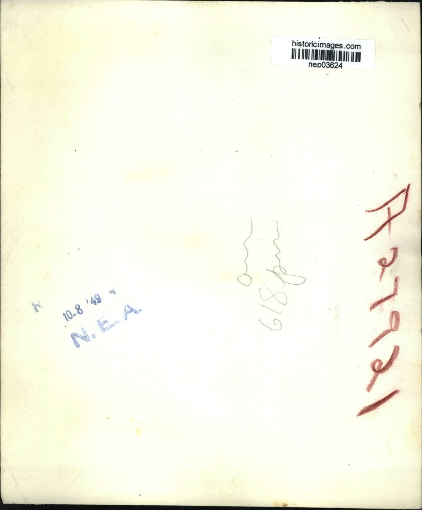 1949 Press Photo Fay Soranlin Pins Gold Star Tag On President Truman - nep03624