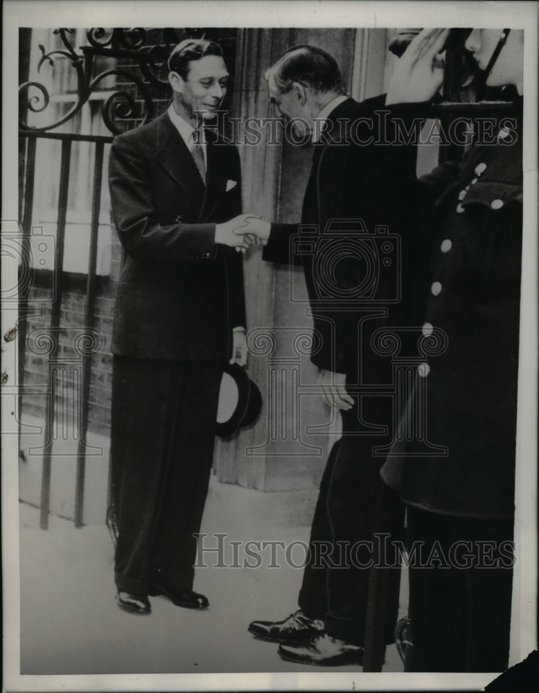 1939 Press Photo King George And Prime Minister Chamberlain - nep03635