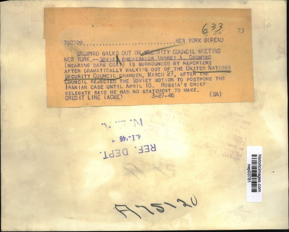 1946 Press Photo Andrei A. Gromyko surrounded by reporters after walking out