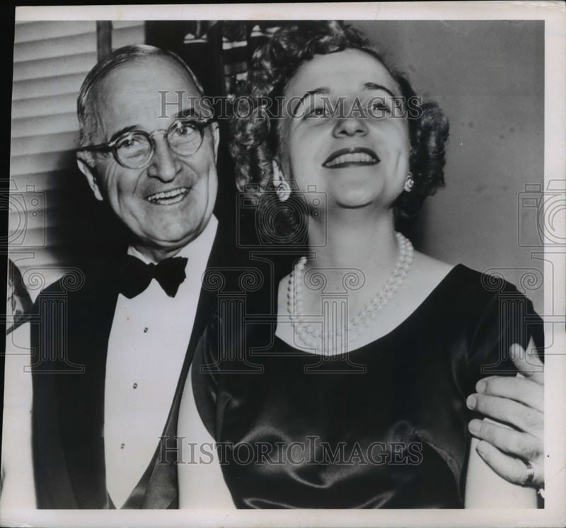 Load image into Gallery viewer, 1950 Press Photo President Truman and daughter Margaret - nep03823
