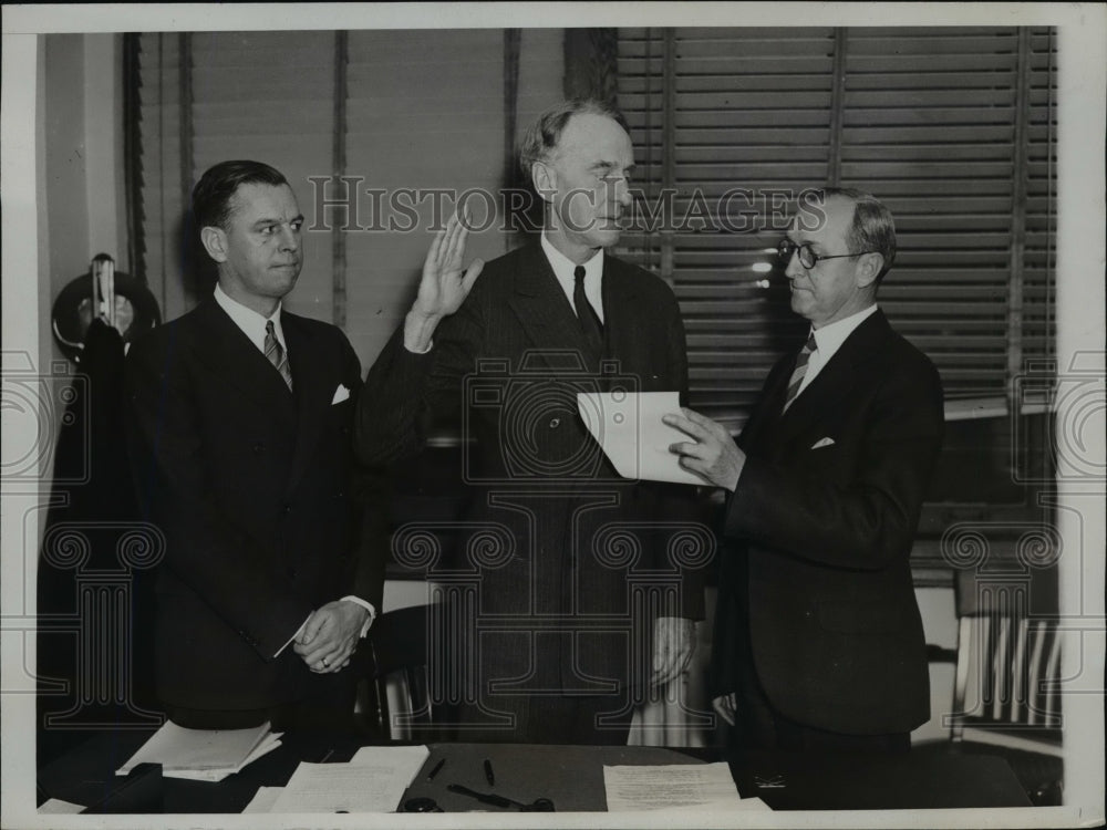 1933 Press Photo Joseph H. Coates sworn in as Director of F.A.C.A. - nep03891- Historic Images